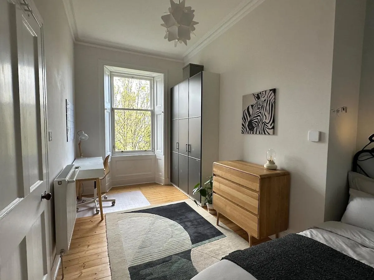 Edinburgh Skylight - Elegant City Centre Home 0*,  英国