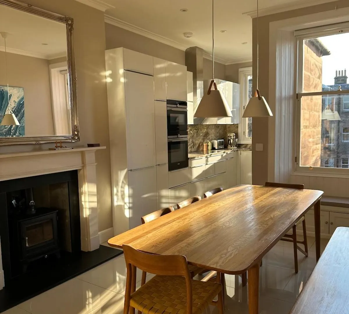 公寓 Edinburgh Skylight - Elegant City Centre Home
