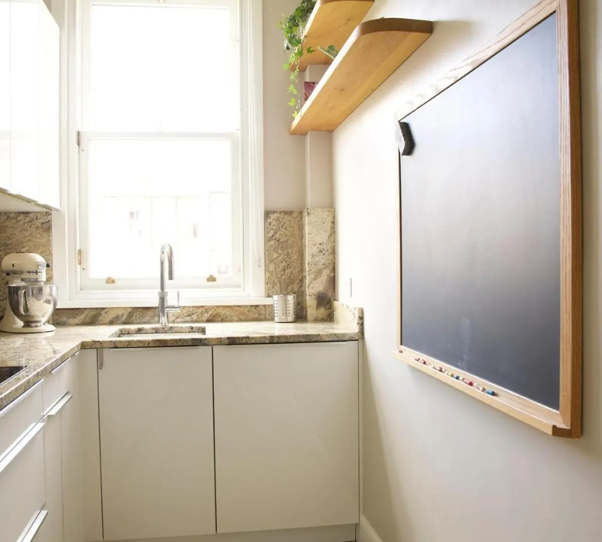 Edinburgh Skylight - Elegant City Centre Home